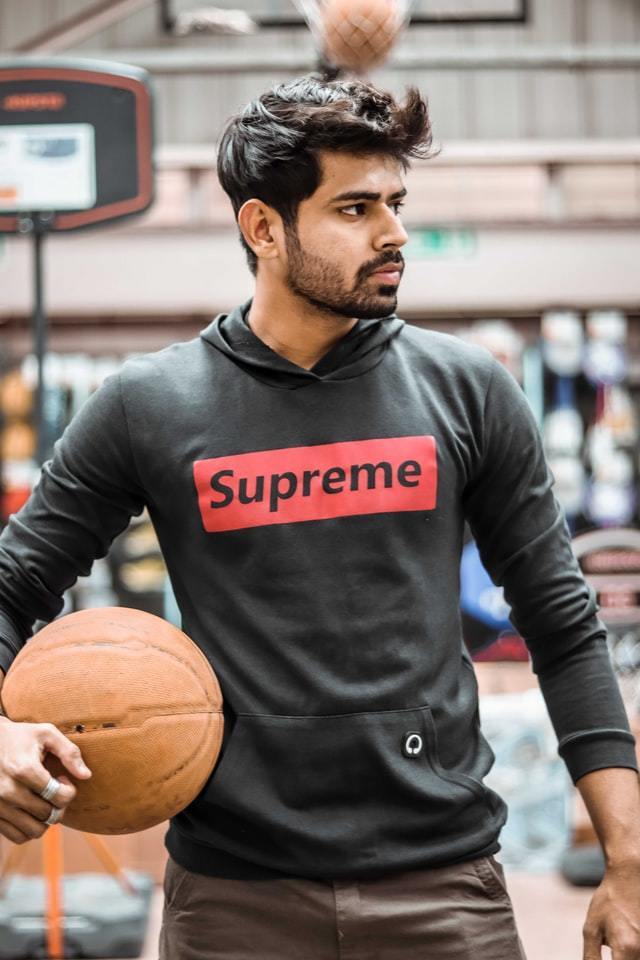 Supremeがダサい論争の結論は？女子が実は嫌いなNG例〜お洒落に見せる着こなし術も！