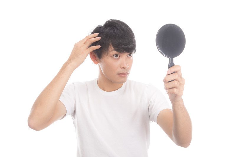 30代で白髪は早すぎ？数本抜くのが急に増える原因に？適切な対策まで解説！